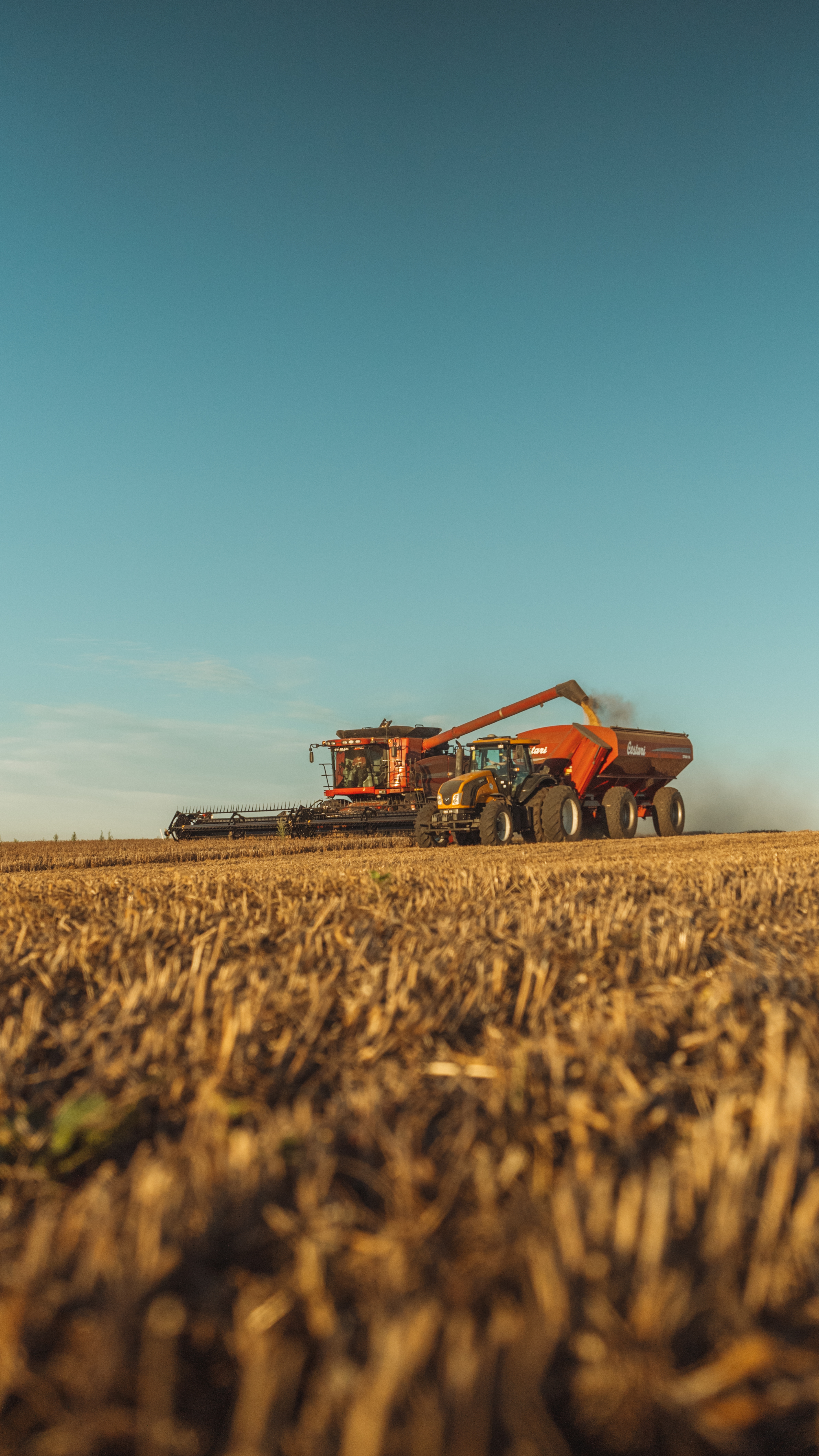 Maquinaria agrícola en campo